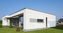 Musterhaus Bungalow Finess mit wettergeschützter, überdachter Terrasse