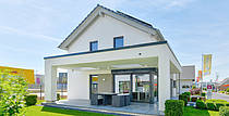 Musterhaus Brentano, Außenansicht Seite mit Terrasse