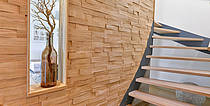 Musterhaus Brentano, in Holzoptik verkleidete Wand zwischen Wohnbereich und Flur