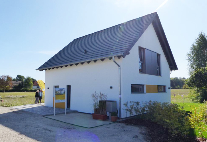 Büdenbender eröffnet neues Musterhaus in Bufleben (Thüringen)